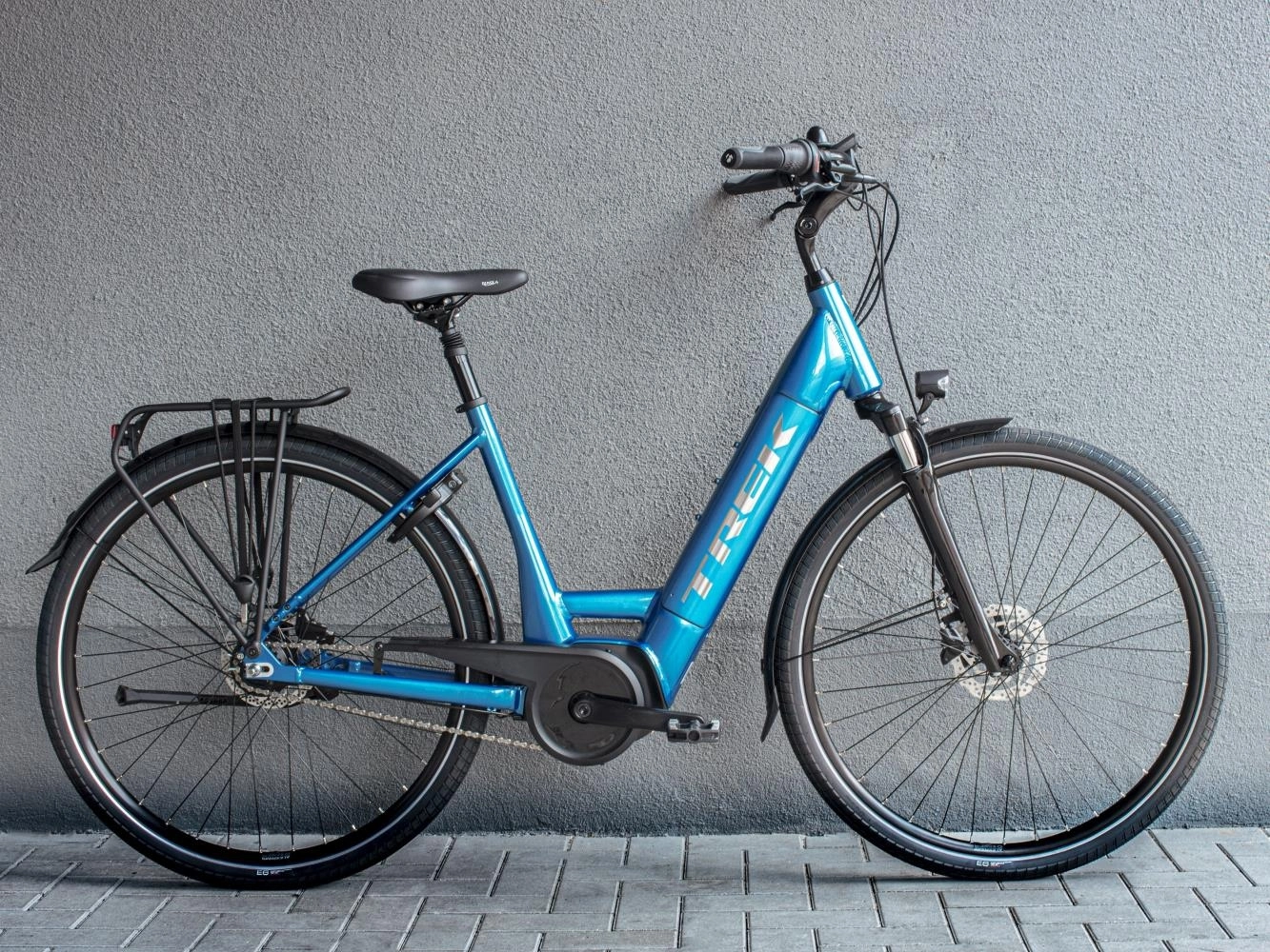 Elcykel Trek District+ 6 Lowstep Dam Blå - Bild 2