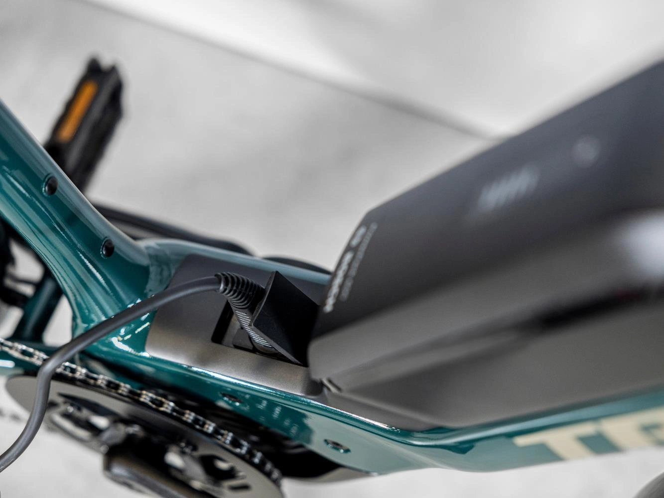 Elcykel Trek Allant+ 6 Lowstep 545wh Dam Grön - Bild 4